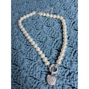 Avon Gloria Pearlesque Plastic Faux Pearl Necklace Clear Rhinestone Pave Heart